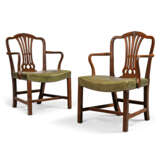 A PAIR OF GEORGE III MAHOGANY OPEN ARMCHAIRS - photo 2
