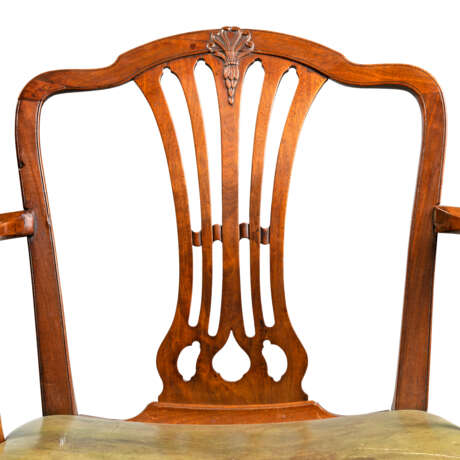 A PAIR OF GEORGE III MAHOGANY OPEN ARMCHAIRS - photo 6