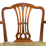 A PAIR OF GEORGE III MAHOGANY OPEN ARMCHAIRS - Foto 6