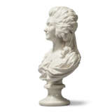 A CONTINENTAL WHITE FAIENCE BUST OF A LADY SOMETIMES IDENTIFIED AS THE PRINCESS DE LAMBALLE - Foto 2