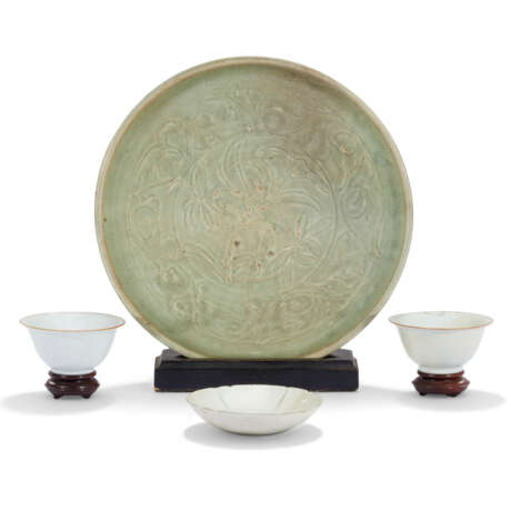 A CHINESE CELADON-GLAZED JAR AND COVER, ADAPTED AS A LAMP, A CELADON-GLAZED `LOTUS` BOWL, TWO DRAGON CUPS AND A QINGBAI FOLIATE DISH - фото 1