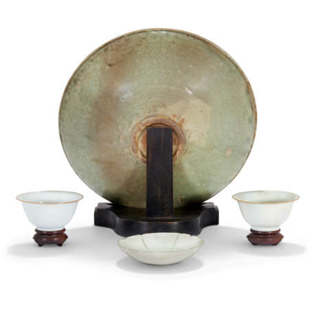 A CHINESE CELADON-GLAZED JAR AND COVER, ADAPTED AS A LAMP, A CELADON-GLAZED `LOTUS` BOWL, TWO DRAGON CUPS AND A QINGBAI FOLIATE DISH - фото 3