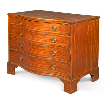 A GEORGE III WEST INDIAN SATINWOOD SERPENTINE COMMODE - фото 2