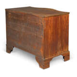 A GEORGE III WEST INDIAN SATINWOOD SERPENTINE COMMODE - photo 3