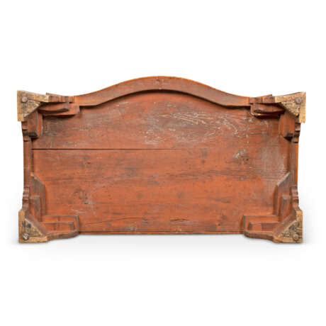 A GEORGE III WEST INDIAN SATINWOOD SERPENTINE COMMODE - Foto 5