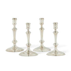 A PAIR OF QUEEN ANNE SILVER CANDLESTICKS AND TWO EN SUITE