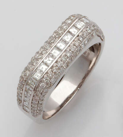 Elegant Diamond Band Ring - photo 1