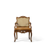 FAUTEUIL A LA REINE D`EPOQUE LOUIS XV - photo 1