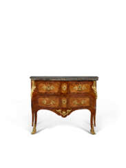 COMMODE D&#39;&#201;POQUE LOUIS XV