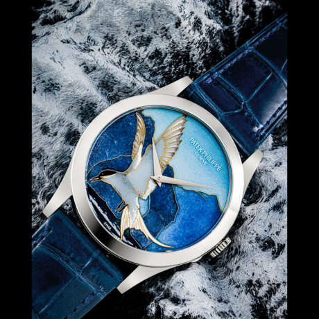 PATEK PHILIPPE. AN IMPRESSIVE AND RARE 18K WHITE GOLD AUTOMATIC WRISTWATCH WITH CLOISONN&#201; ENAMEL DIAL DEPICTING AN ARCTIC TERN - photo 1
