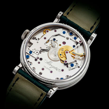 BREGUET. AN 18K WHITE GOLD SEMI-SKELETONISED WRISTWATCH WITH POWER RESERVE - Foto 2