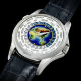 PATEK PHILIPPE. A RARE AND ATTRACTIVE 18K WHITE GOLD AUTOMATIC WORLD TIME WRISTWATCH WITH CLOISONN&#201; ENAMEL DIAL - фото 2