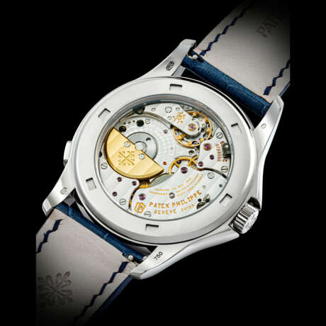 PATEK PHILIPPE. A RARE AND ATTRACTIVE 18K WHITE GOLD AUTOMATIC WORLD TIME WRISTWATCH WITH CLOISONN&#201; ENAMEL DIAL - фото 3