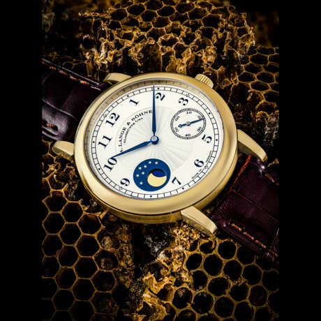 A. LANGE & S&#214;HNE. A RARE 18K HONEY GOLD LIMITED EDITION WRISTWATCH WITH MOON PHASES, MADE TO COMMEMORATE THE 165TH ANNIVERSARY OF A. LANGE & S&#214;HNE IN 2010 - Foto 1