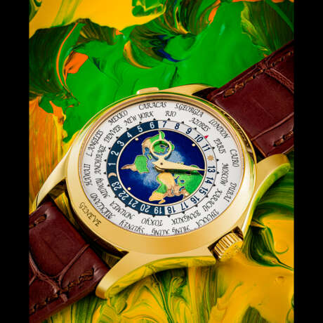 PATEK PHILIPPE. A RARE AND BEAUTIFUL 18K GOLD AUTOMATIC WORLD TIME WRISTWATCH WITH CLOISONN&#201; ENAMEL DIAL - Foto 1
