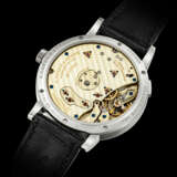 A. LANGE & S&#214;HNE. A RARE PLATINUM LIMITED EDITION SEMI SKELETONISED WRISTWATCH WITH LARGE DATE AND POWER RESERVE - Foto 3