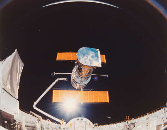 THE DEPLOYMENT OF THE HUBBLE SPACE TELESCOPE FROM THE SHUTTLE - photo 1