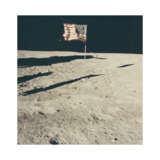 THE AMERICAN FLAG ON THE MOON - фото 1