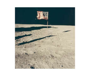 THE AMERICAN FLAG ON THE MOON