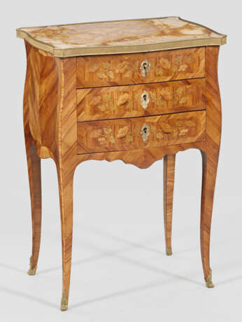 Louis XV-arrow chest of drawers - photo 1