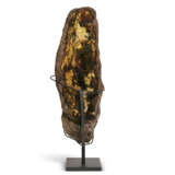 A LARGE SPECIMEN OF AMBER - фото 4