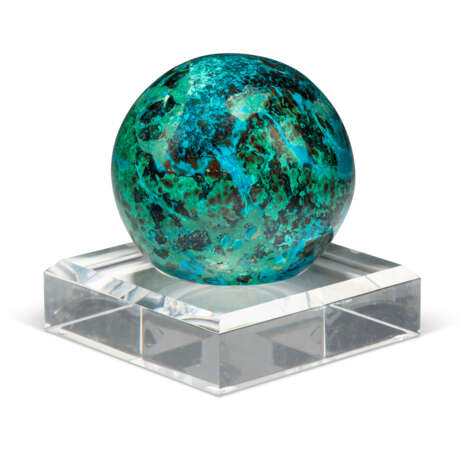 A SPHERE OF MALACHITE WITH CHRYSOCOLLA - photo 1