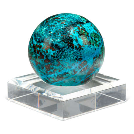 A SPHERE OF MALACHITE WITH CHRYSOCOLLA - фото 4