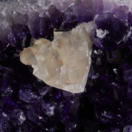 A GEODE OF CALCITE ON AMETHYST - photo 2