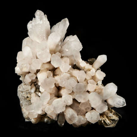 A CLUSTER OF QUARTZ CRYSTALS WITH PYRRHOTITE AND GALENA - photo 7