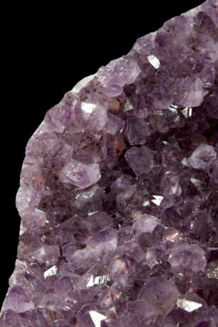 A LARGE SPECIMEN OF ORANGE QUARTZ CRYSTALS ON A BED OF CALCITE AND AMETHYST POINTS - фото 5