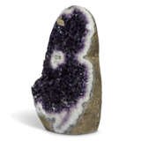A GEODE OF CALCITE ON AMETHYST - Foto 6