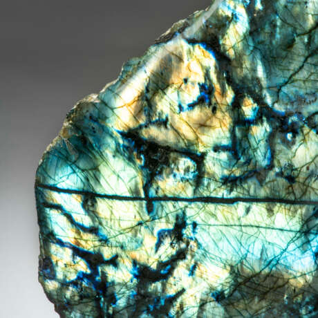 A LARGE SPECIMEN OF LABRADORITE - photo 2