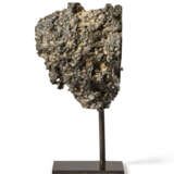 A CUT END PIECE OF A METEORITE FROM THE MOON — THE INTERIOR AND EXTERIOR OF NWA 11303 REVEALED - Foto 1