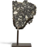 A CUT END PIECE OF A METEORITE FROM THE MOON — THE INTERIOR AND EXTERIOR OF NWA 11303 REVEALED - Foto 4