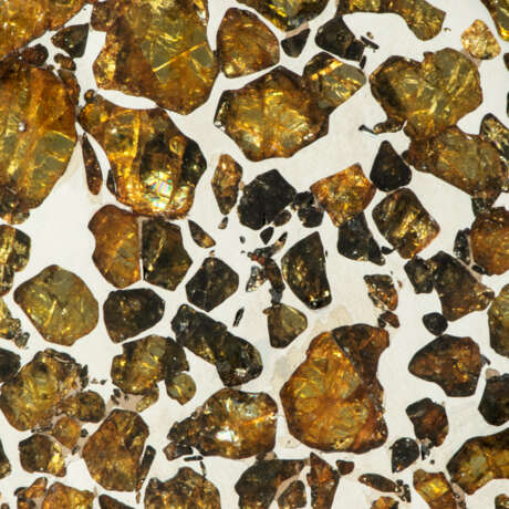 EXTRATERRESTRIAL GEMSTONES IN COMPLETE SLICE OF AN IMILAC PALLASITE - Foto 2