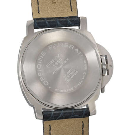 PANERAI. A RARE AND HIGHLY ATTRACTIVE STAINLESS STEEL CUSHION-SHAPED AUTOMATIC WRISTWATCH WITH DATE AND BOX - Foto 3