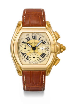 CARTIER. A LARGE 18K GOLD AUTOMATIC CHRONOGRAPH WRISTWATCH WITH DATE, GUARANTEE AND BOX - photo 1