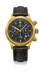 IWC. AN ATTRACTIVE 18K GOLD PILOT&#39;S CHRONOGRAPH WRISTWATCH WITH DATE AND BOX
