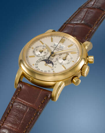 PATEK PHILIPPE. A RARE AND ATTRACTIVE 18K GOLD PERPETUAL CALENDAR CHRONOGRAPH WRISTWATCH WITH MOON PHASES, 24 HOUR INDICATION, LEAP YEAR INDICATION, CERTIFICATE OF ORIGIN AND BOX - photo 2