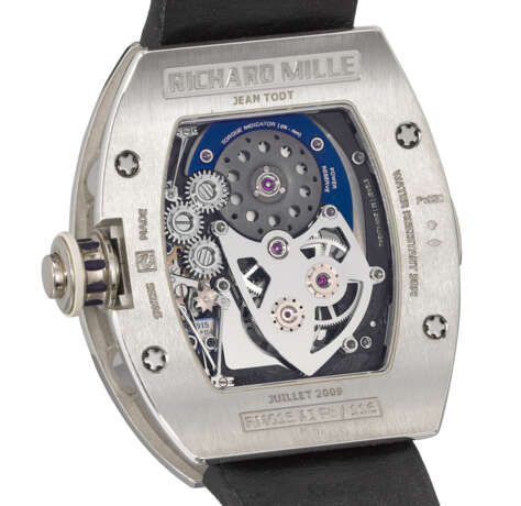 RICHARD MILLE. AN EXTREMELY RARE PLATINUM DUAL TIME TOURBILLON WRISTWATCH WITH POWER RESERVE AND GUARANTEE - Foto 4