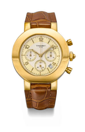 CHAUMET. AN ATTRACTIVE 18K GOLD AUTOMATIC CHRONOGRAPH WRISTWATCH WITH DATE AND BOX - фото 1