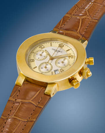 CHAUMET. AN ATTRACTIVE 18K GOLD AUTOMATIC CHRONOGRAPH WRISTWATCH WITH DATE AND BOX - фото 2