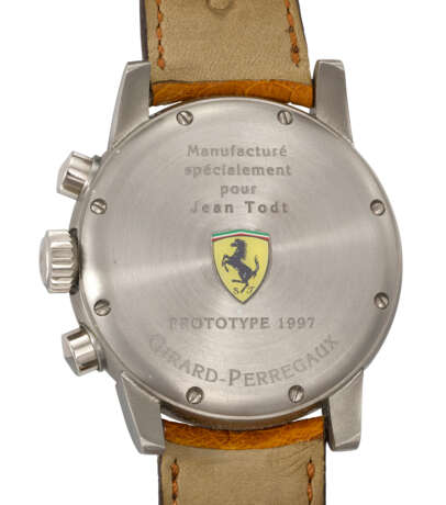 GIRARD-PERREGAUX. A VERY RARE TITANIUM PROTOTYPE AUTOMATIC PERPETUAL CALENDAR CHRONOGRAPH WRISTWATCH WITH 24-HOUR, DAY/NIGHT INDICATIONS, CERTIFICATE AND BOX, MADE FOR THE 50TH ANNIVERSARY OF FERRARI - Foto 3