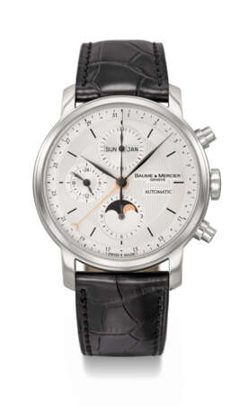 BAUME & MERCIER. AN ATTRACTIVE STAINLESS STEEL AUTOMATIC TRIPLE CALENDAR CHRONOGRAPH WRISTWATCH WITH MOON PHASES - Foto 1