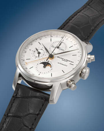 BAUME & MERCIER. AN ATTRACTIVE STAINLESS STEEL AUTOMATIC TRIPLE CALENDAR CHRONOGRAPH WRISTWATCH WITH MOON PHASES - photo 2