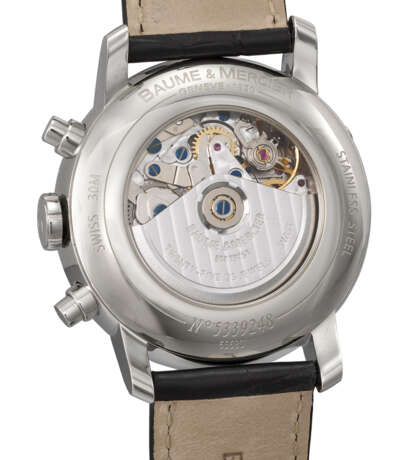 BAUME & MERCIER. AN ATTRACTIVE STAINLESS STEEL AUTOMATIC TRIPLE CALENDAR CHRONOGRAPH WRISTWATCH WITH MOON PHASES - photo 3