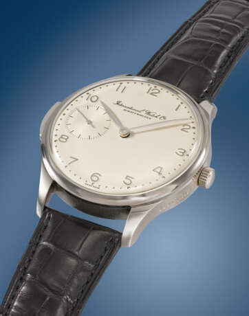 IWC. A RARE, LARGE AND ELEGANT PLATINUM LIMITED EDITION MINUTE REPEATING WRISTWATCH WITH GUARANTEE AND BOX - Foto 2