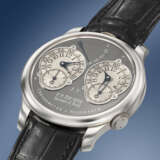 F.P. JOURNE. A UNIQUE PLATINUM LIMITED EDITION DUAL TIME CHRONOMETER WRISTWATCH WITH RESONANCE-CONTROLLED TWIN INDEPENDENT GEAR-TRAIN MOVEMENT, POWER RESERVE, CERTIFICATE AND BOX - Foto 2