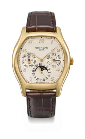 PATEK PHILIPPE. A RARE AND ELEGANT 18K GOLD TONNEAU-SHAPED AUTOMATIC PERPETUAL CALENDAR WRISTWATCH WITH MOON PHASES, 24 HOUR, LEAP YEAR INDICATION, ADDITIONAL CASE BACK, CERTIFICATE OF ORIGIN AND BOX - фото 1