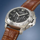 PANERAI. A RARE TITANIUM AND STAINLESS STEEL LIMITED EDITION CUSHION-SHAPED CHRONOGRAPH WRISTWATCH WITH BOX - Foto 2